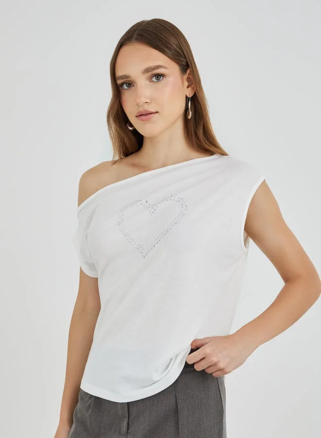 تايك تو تيشيرت قصير بأكمام قصيرة وكتف واحد مزخرف